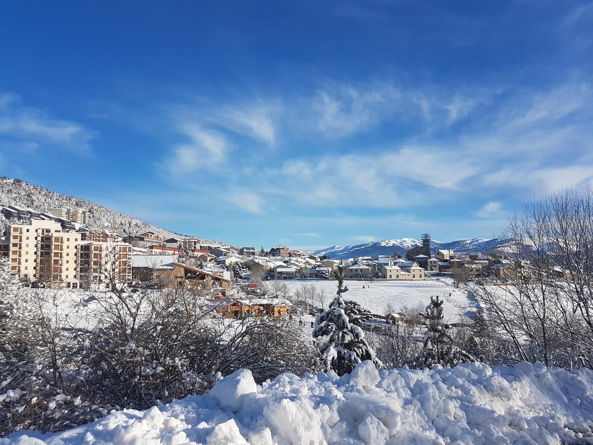 Hotel Yaka Les Angles  Kültér fotó